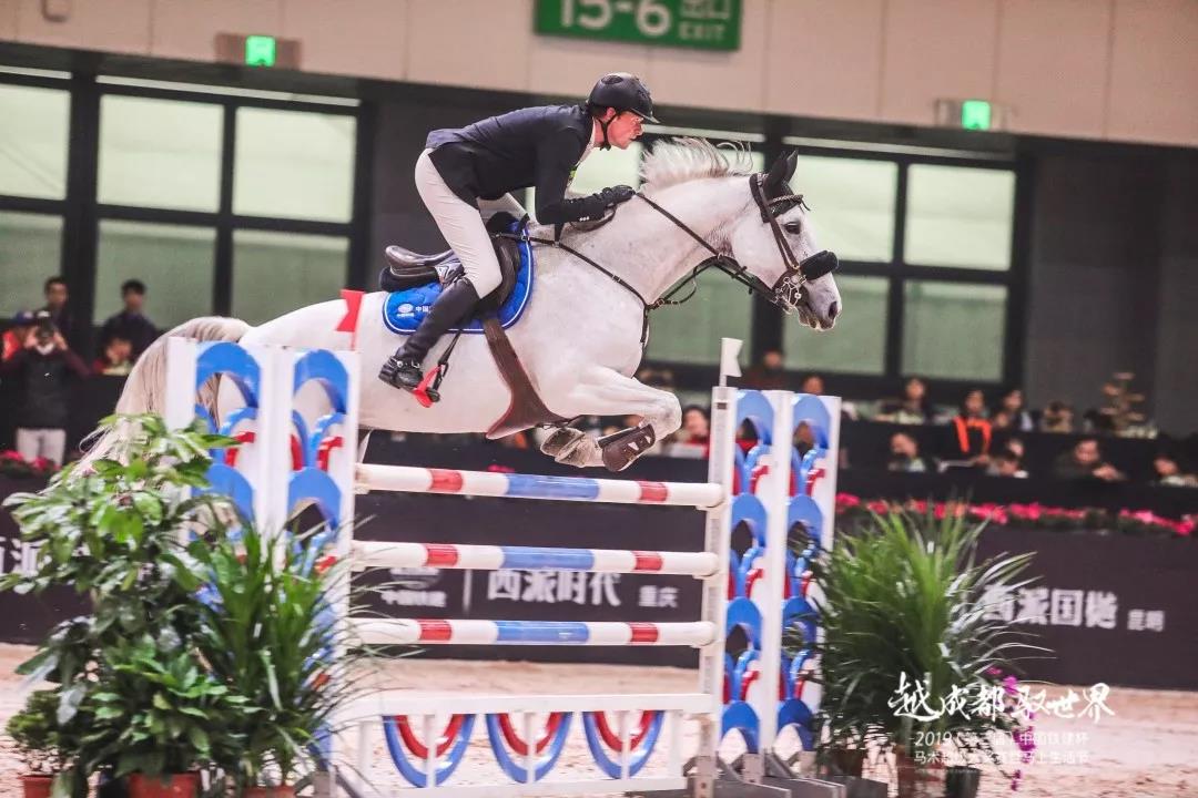 古传良骏日行千里 今有老哥俱乐部蓉城飘香